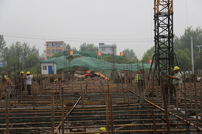 聚焦重點(diǎn)項(xiàng)目 共促提質(zhì)增效——全市“百城建設(shè)提質(zhì)工程”第二觀摩組深入我縣觀摩點(diǎn)評(píng)建設(shè)工程施工